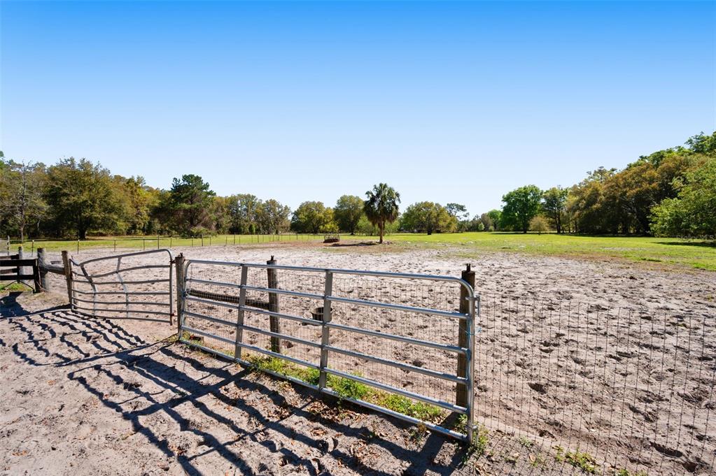 15311 Southwest 107th Street Archer, FL 32618 - Photo 25 of 58