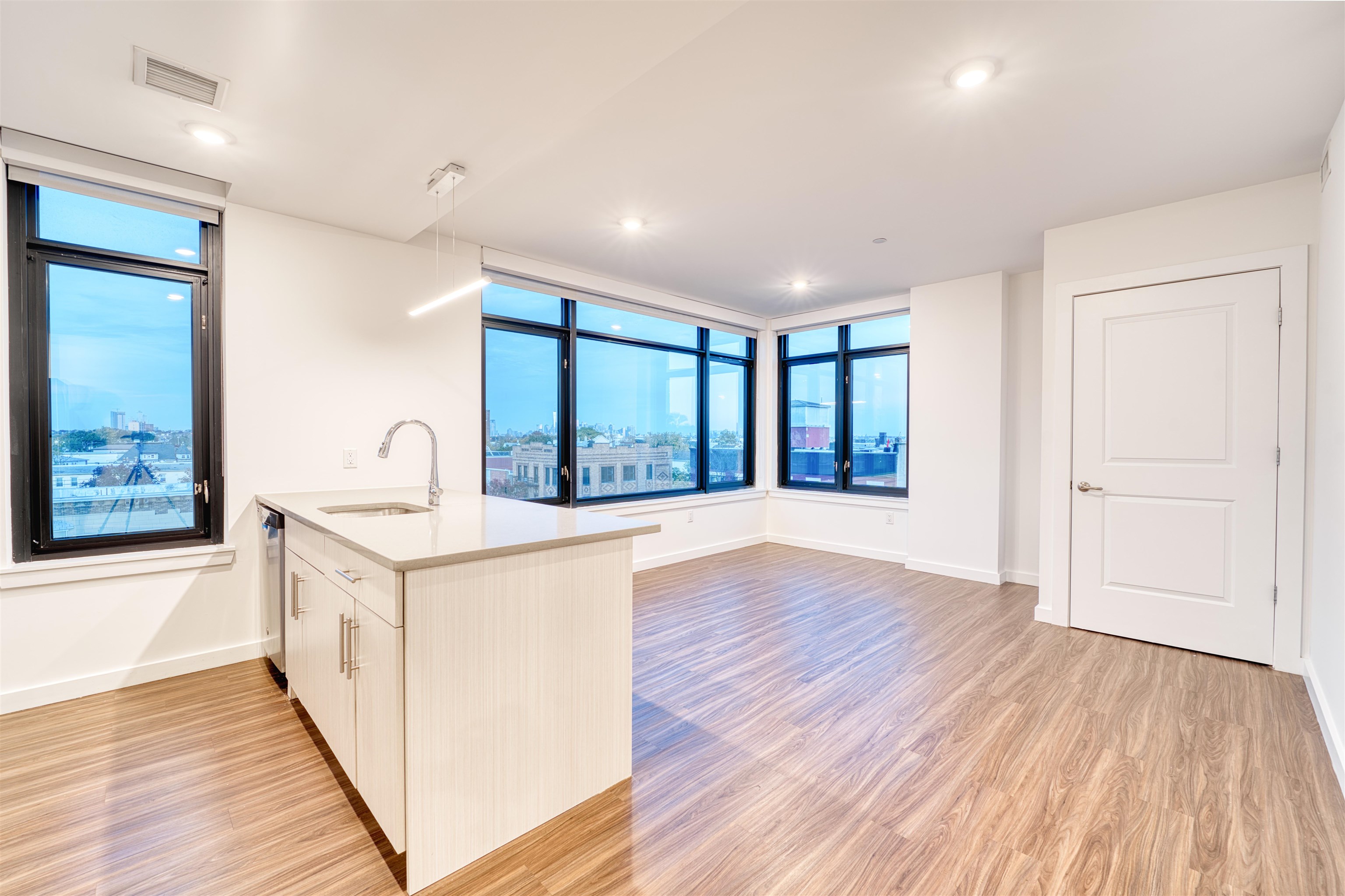 957 Broadway, Unit 904 Bayonne, NJ 07002 - Photo 4 of 38