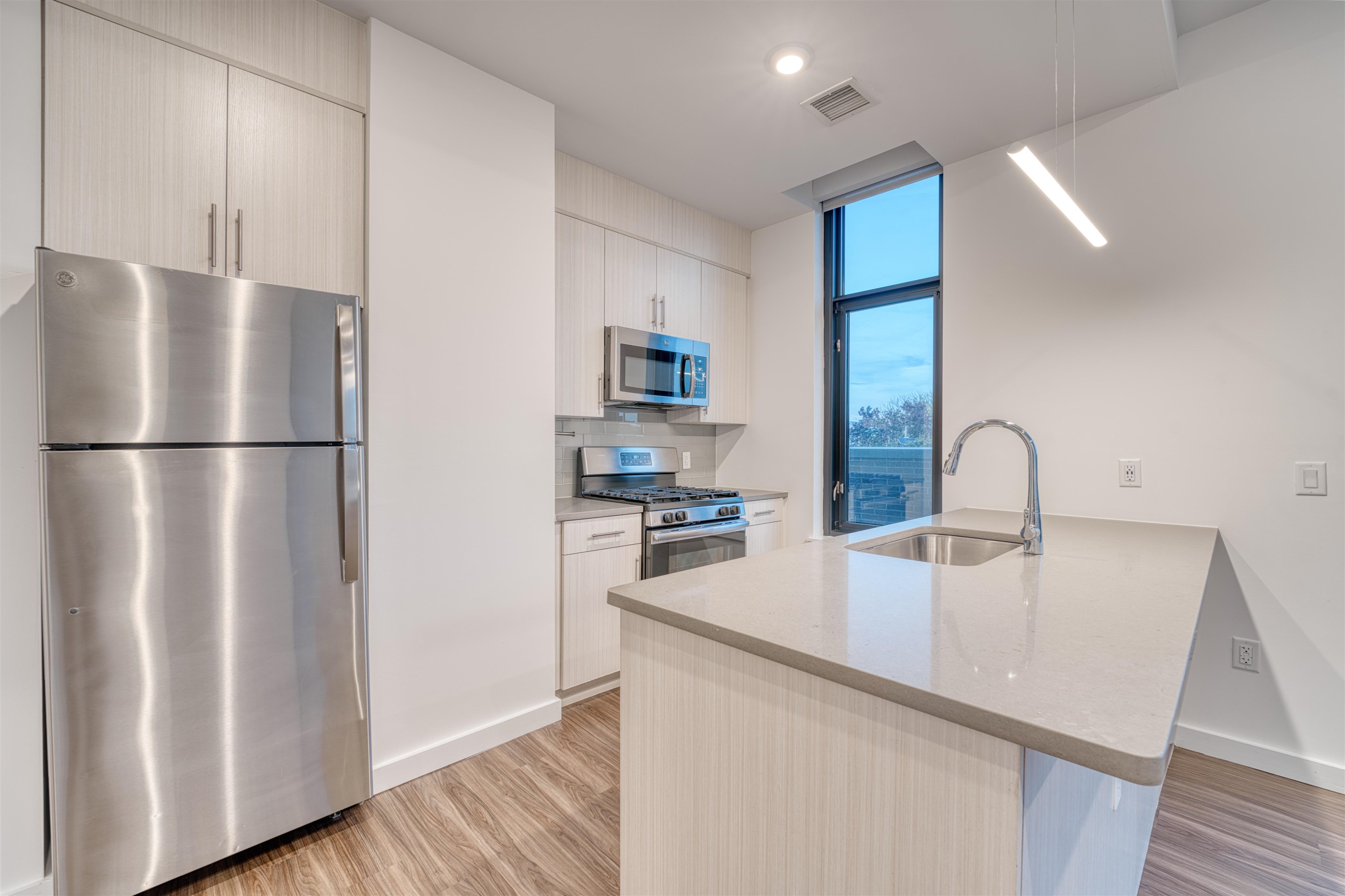 957 Broadway, Unit 904 Bayonne, NJ 07002 - Photo 5 of 38