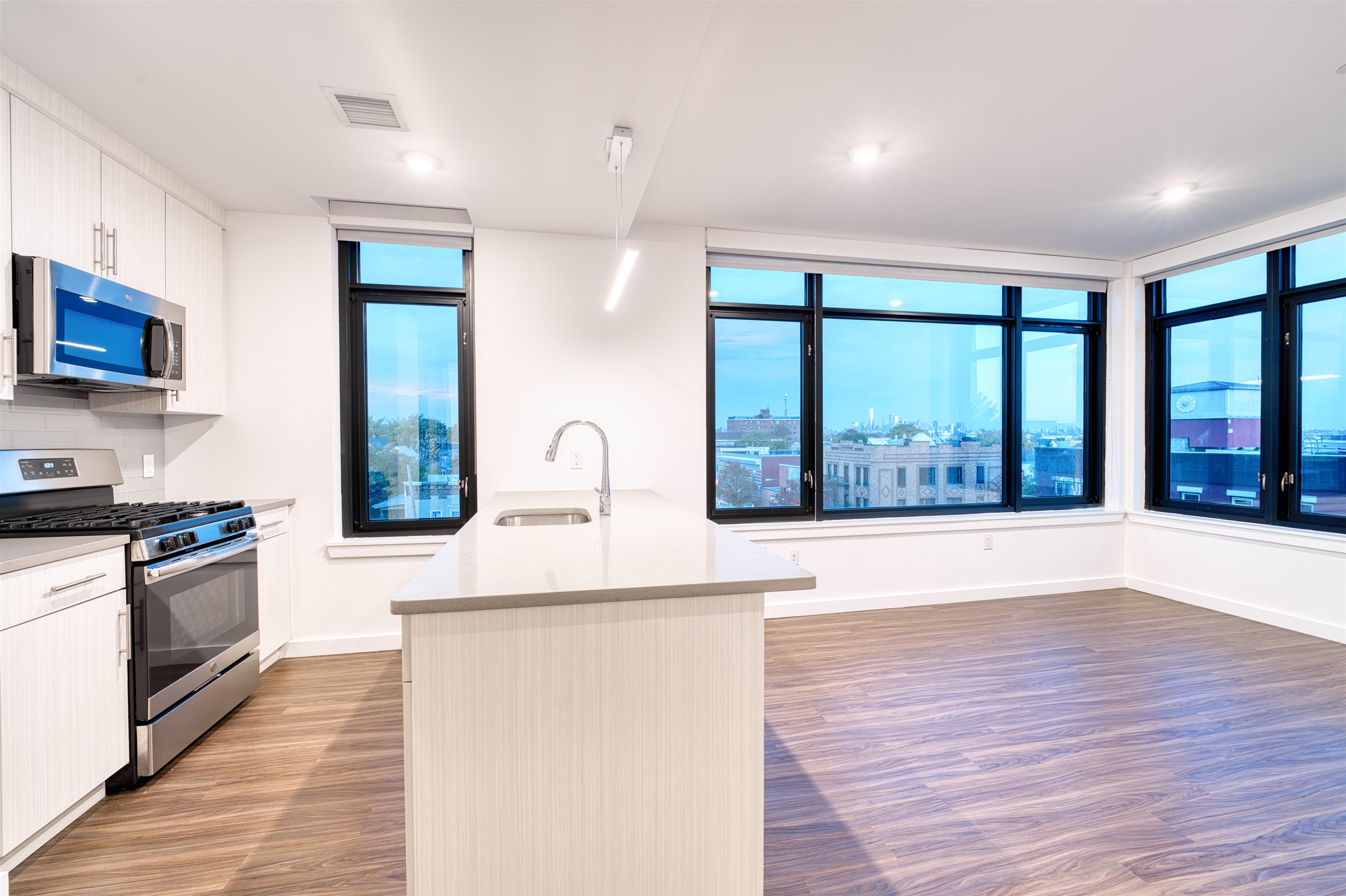 957 Broadway, Unit 904 Bayonne, NJ 07002 - Photo 8 of 38