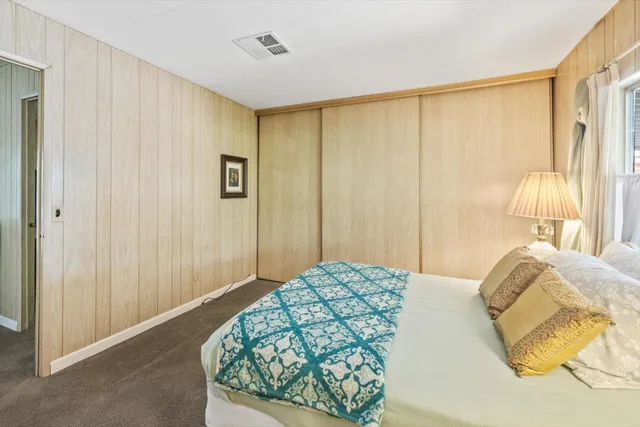 a view of a back yard