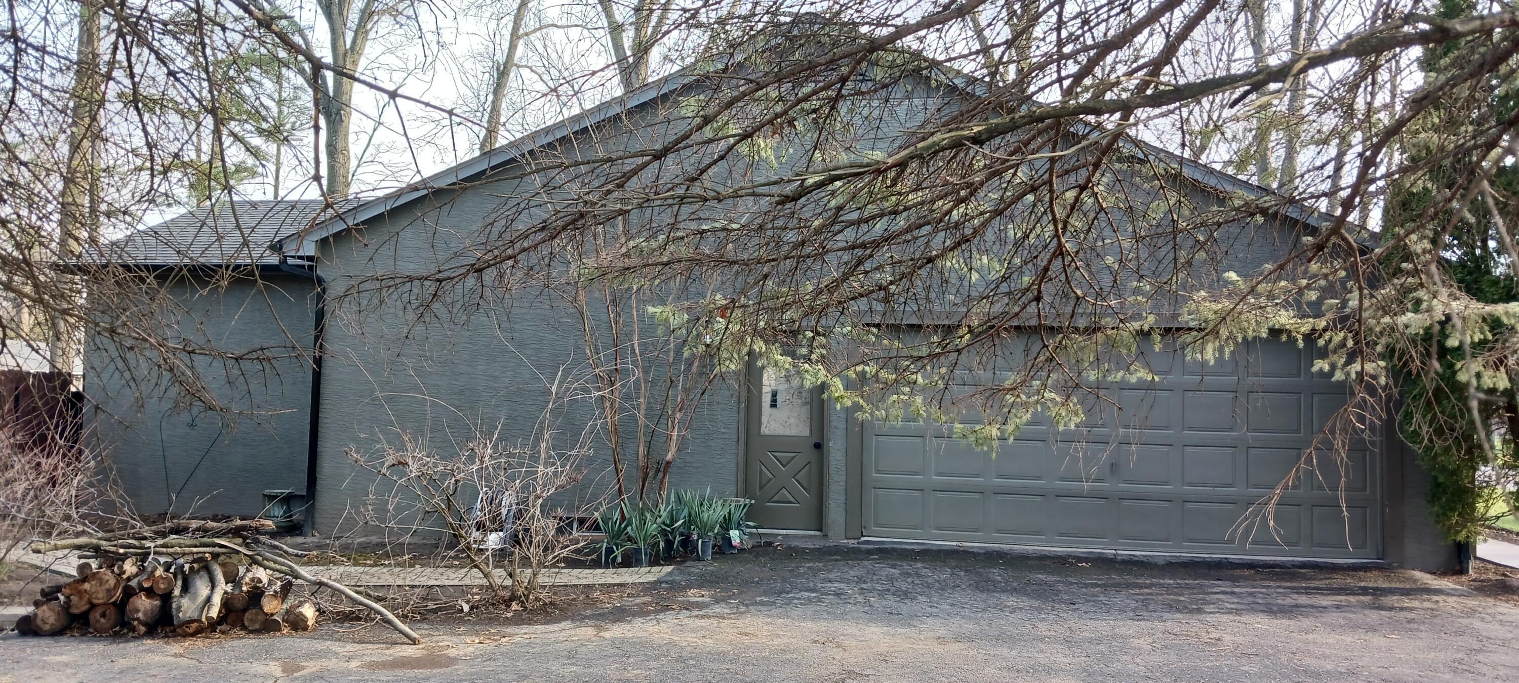 588 Country Club Road Columbus, OH 43213 - Photo 6 of 48 20250328_181647