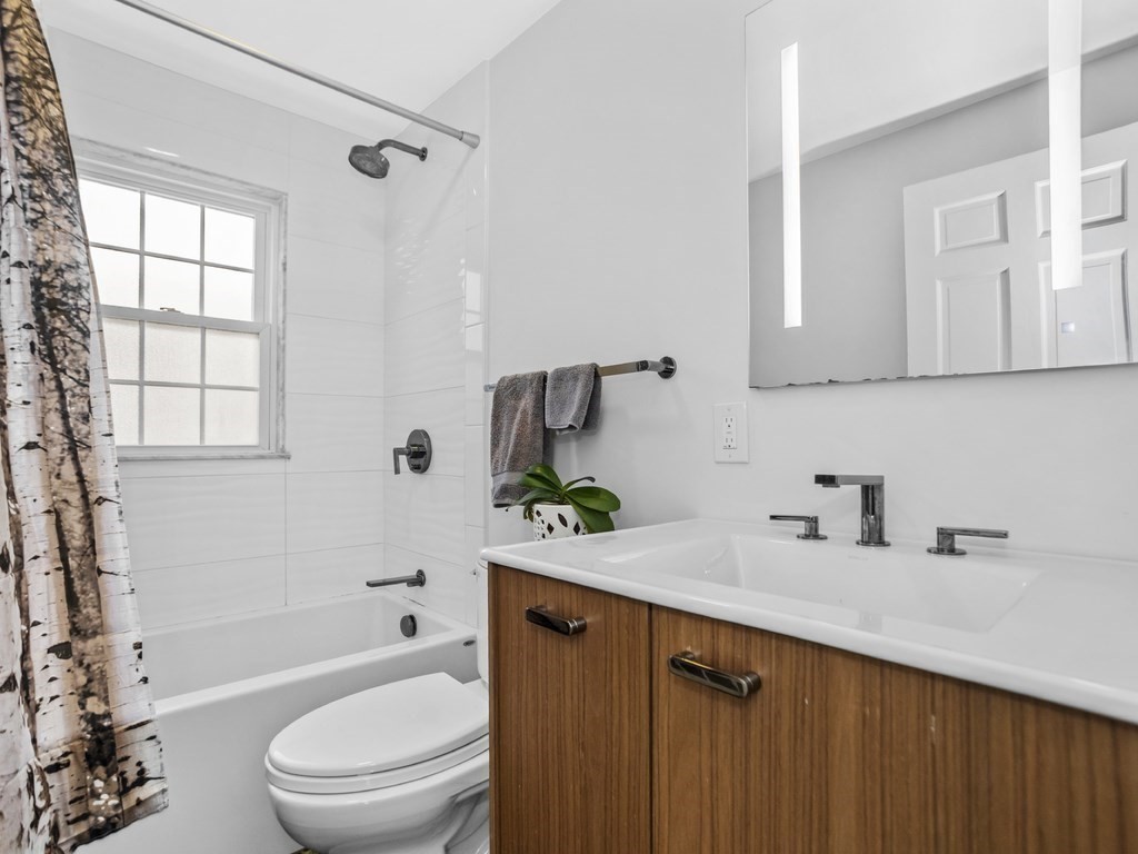 26 Oakledge Road Waltham, MA 02452 - Photo 18 of 39 Gallery Image 18