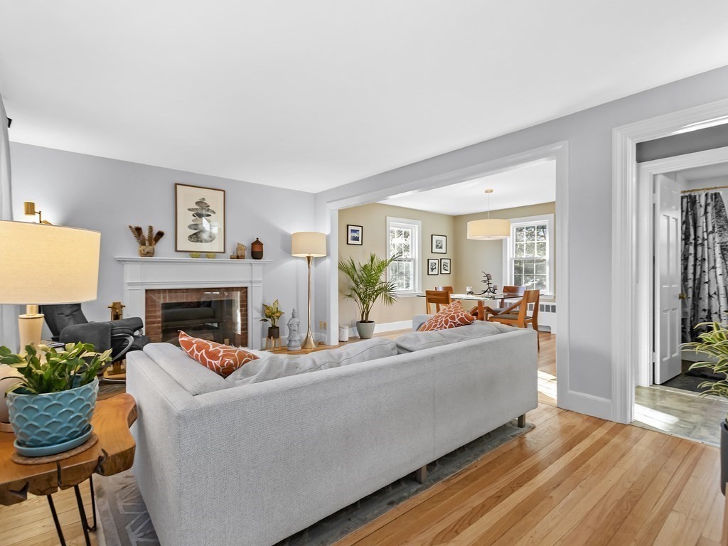 26 Oakledge Road Waltham, MA 02452 - Photo 8 of 39 Gallery Image 8