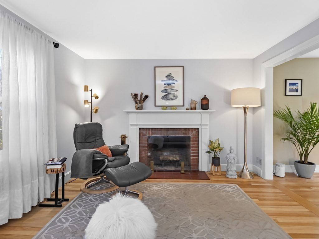 26 Oakledge Road Waltham, MA 02452 - Photo 9 of 39 Gallery Image 9
