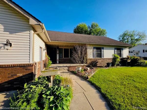 $339,900 | 412 Rosette Street, Holly, MI 48442