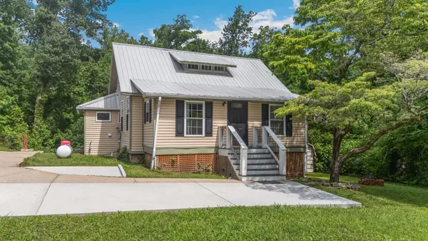 $415,000 | 4675 University Drive, Collegedale, TN 37363