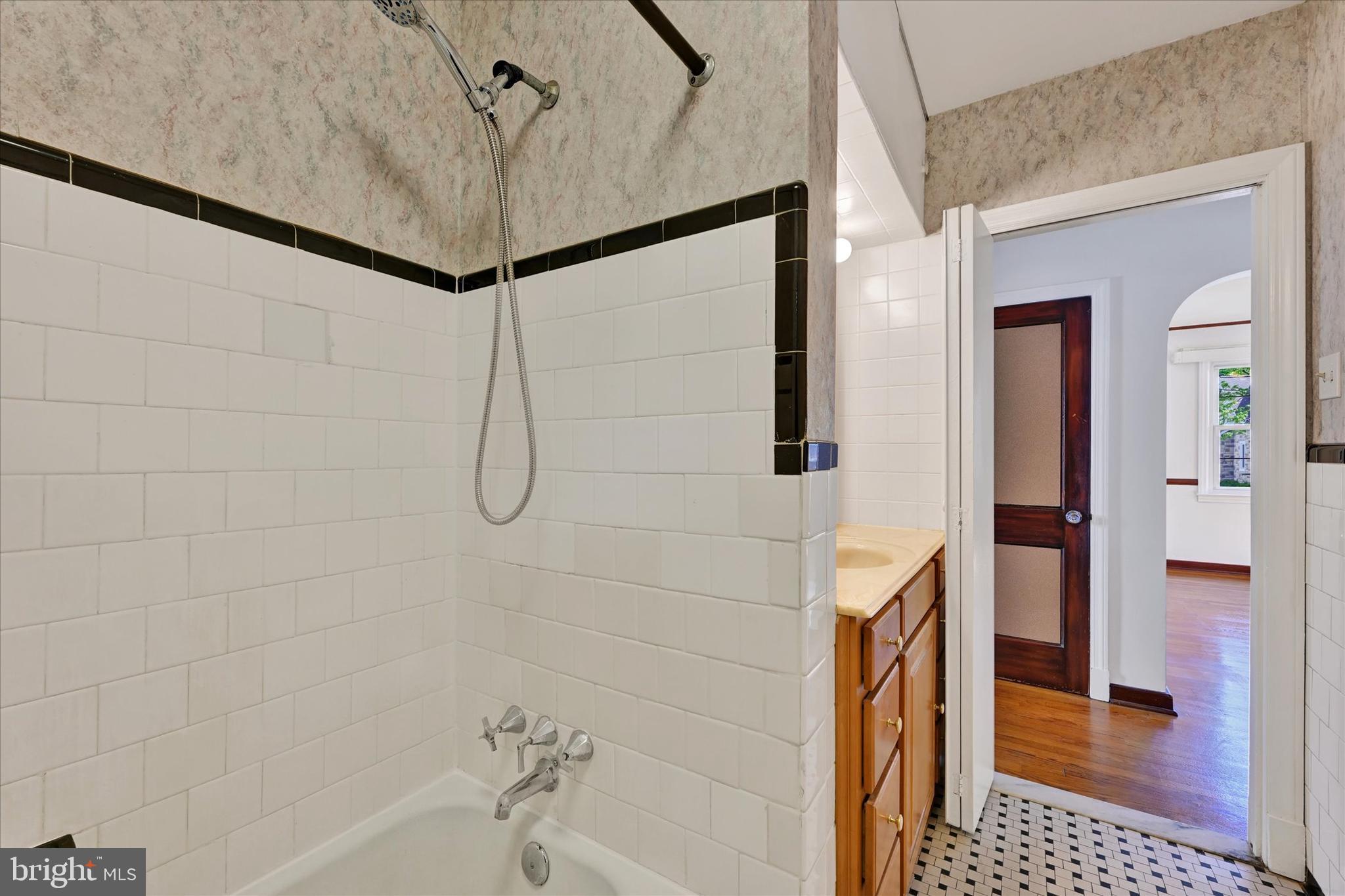 4415 Raspe Avenue Baltimore, MD 21206 - Photo 13 of 28 Main Level Bath