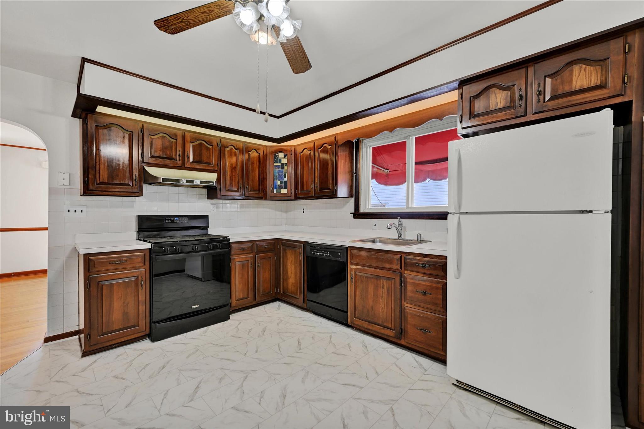 4415 Raspe Avenue Baltimore, MD 21206 - Photo 18 of 28 Kitchen with Ceiling Fan