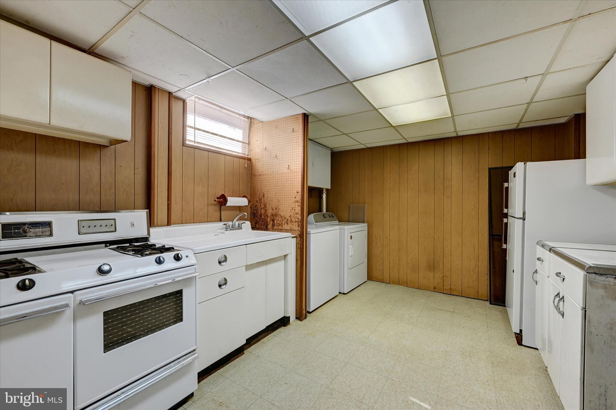 4415 Raspe Avenue Baltimore, MD 21206 - Photo 22 of 28 2nd Kitchen in the Lower Level