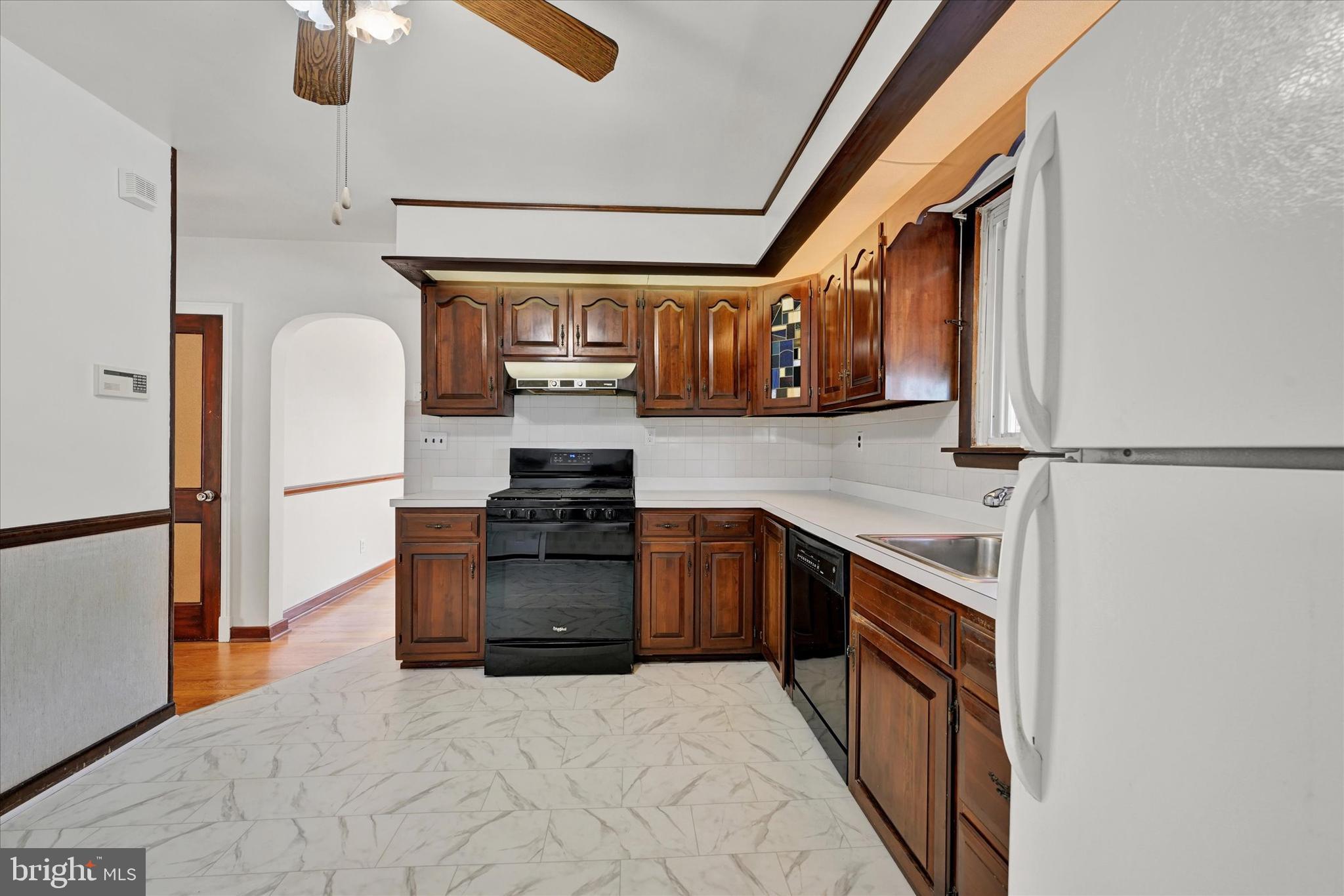 4415 Raspe Avenue Baltimore, MD 21206 - Photo 10 of 28 Kitchen