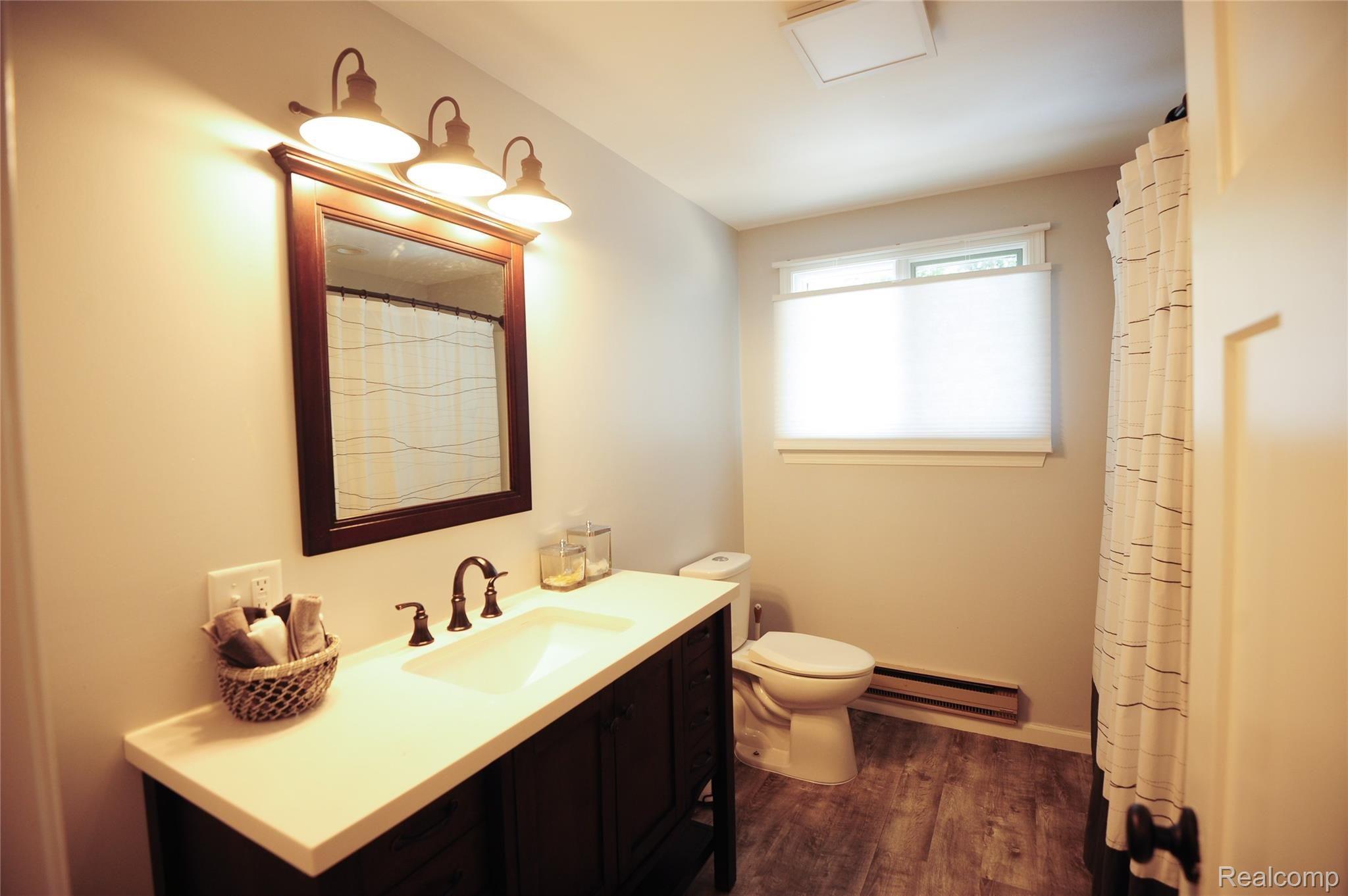 100 Inverness Street Howell, MI 48843 - Photo 28 of 32 Upstairs Full Bathroom