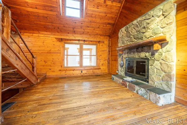 $325,000 | 1876 Lake Michigan Drive Northwest, Grand Rapids, MI 49534