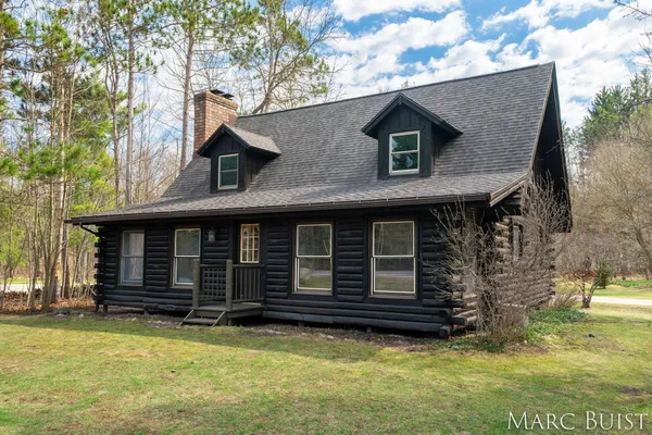 $325,000 | 1876 Lake Michigan Drive Northwest, Grand Rapids, MI 49534