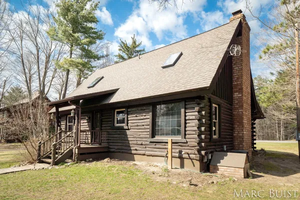 $325,000 | 1876 Lake Michigan Drive Northwest, Grand Rapids, MI 49534