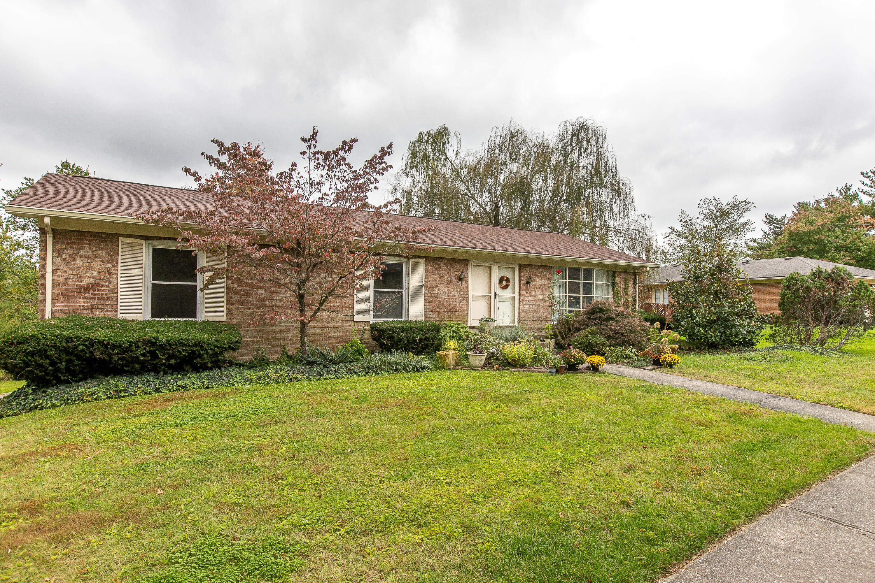3381 Pepperhill Road Lexington, KY 40502 - Photo 3 of 55 1-5