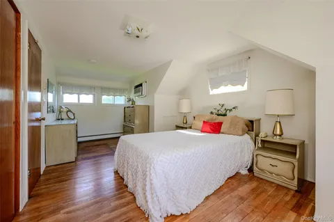$700,000 | 105 North Queens Avenue, Massapequa, NY 11758