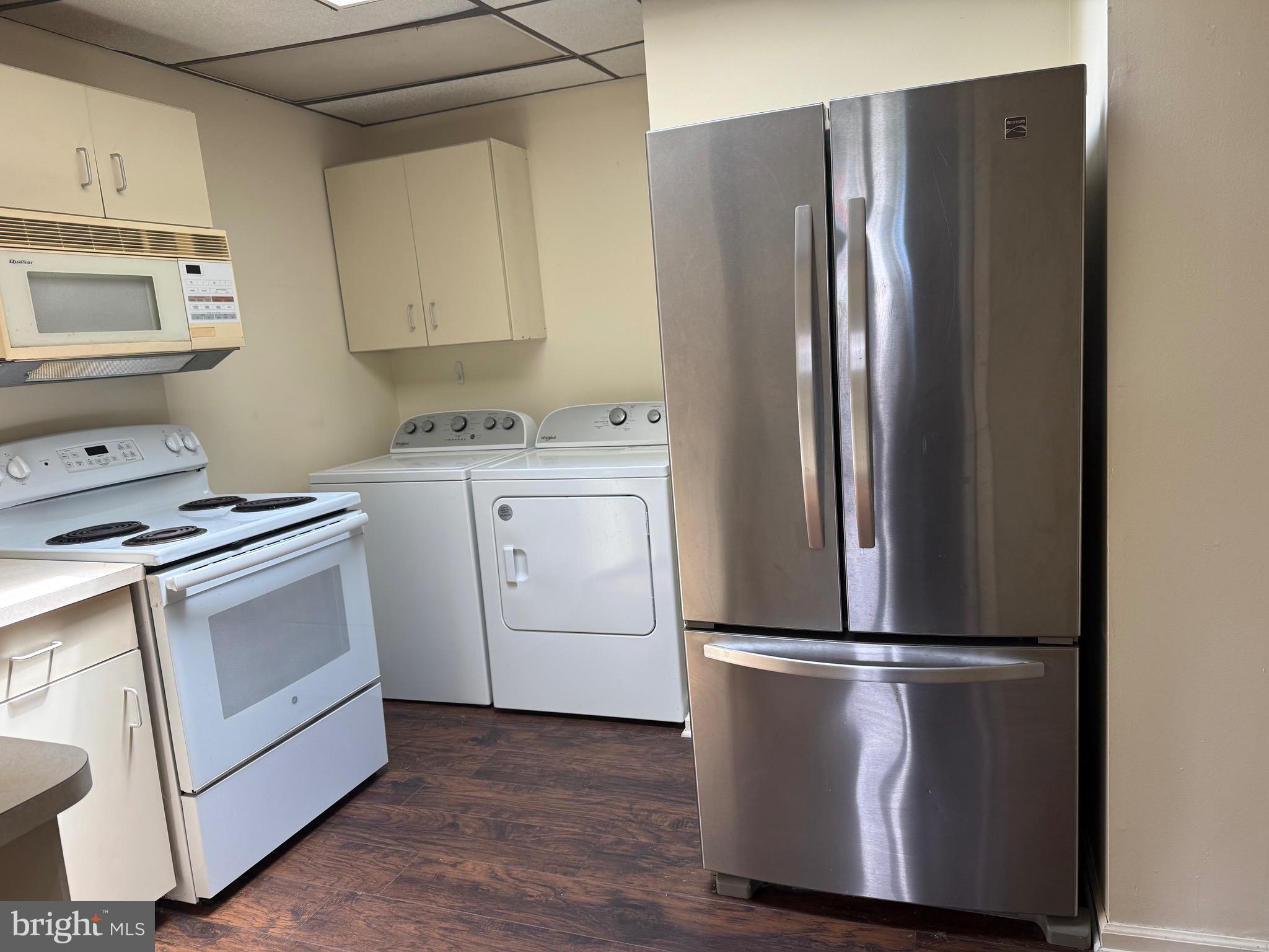 531 Byberry Road, Unit 1 Philadelphia, PA 19116 - Photo 9 of 15 Kitchen with Refrigerator