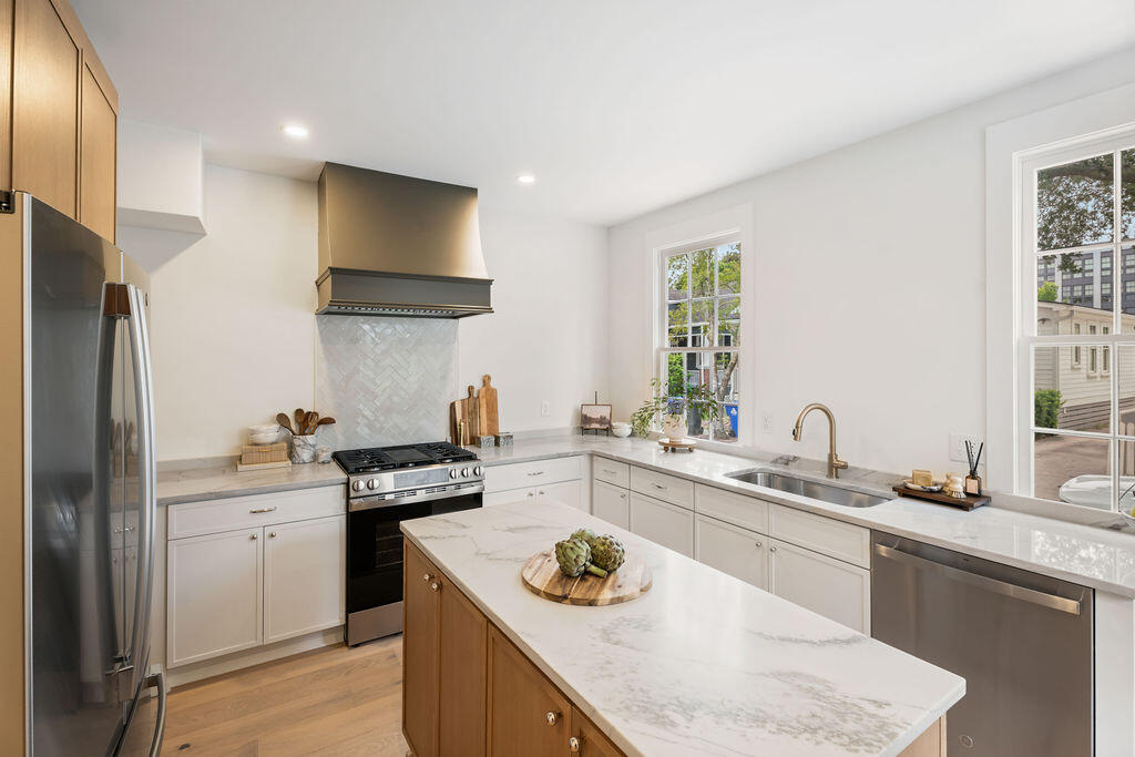 20 Addison Street Charleston, SC 29403 - Photo 4 of 19 DSC06894