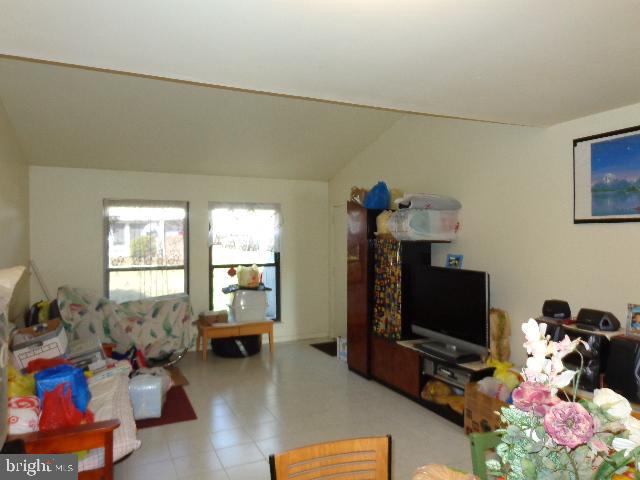 3 B Twin Rivers Drive, Unit B Hightstown, NJ 08520 - Photo 4 of 13 Living room