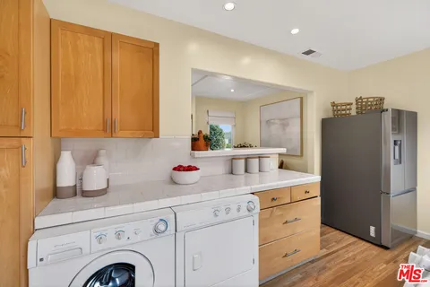 $1,585,000 | 2822 11th Street, Santa Monica, CA 90405