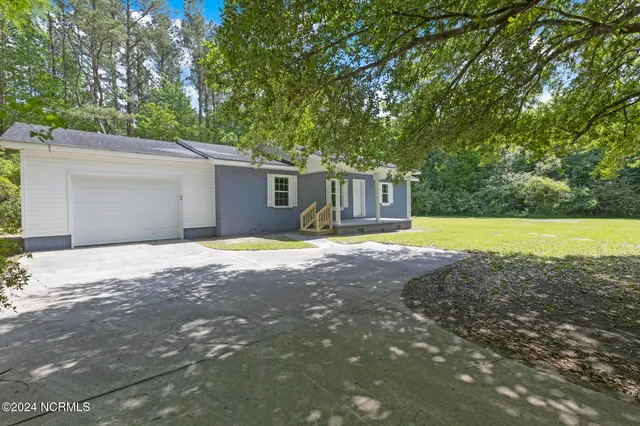 $225,000 | 690 Maple Hill School Road, Maple Hill, NC 28454