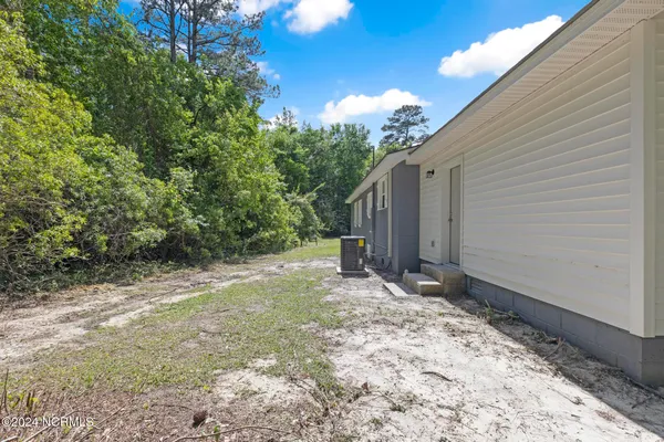 $210,000 | 690 Maple Hill School Road, Maple Hill, NC 28454