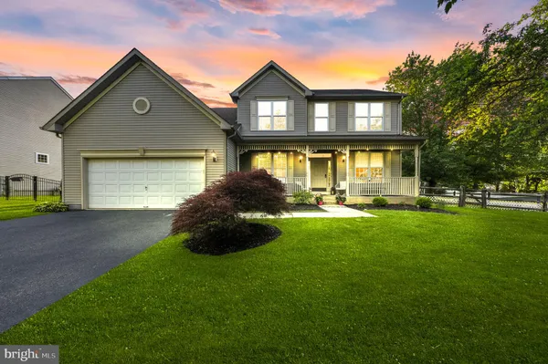 $848,848 | 2 Stonehedge Drive, East Windsor, NJ 08520