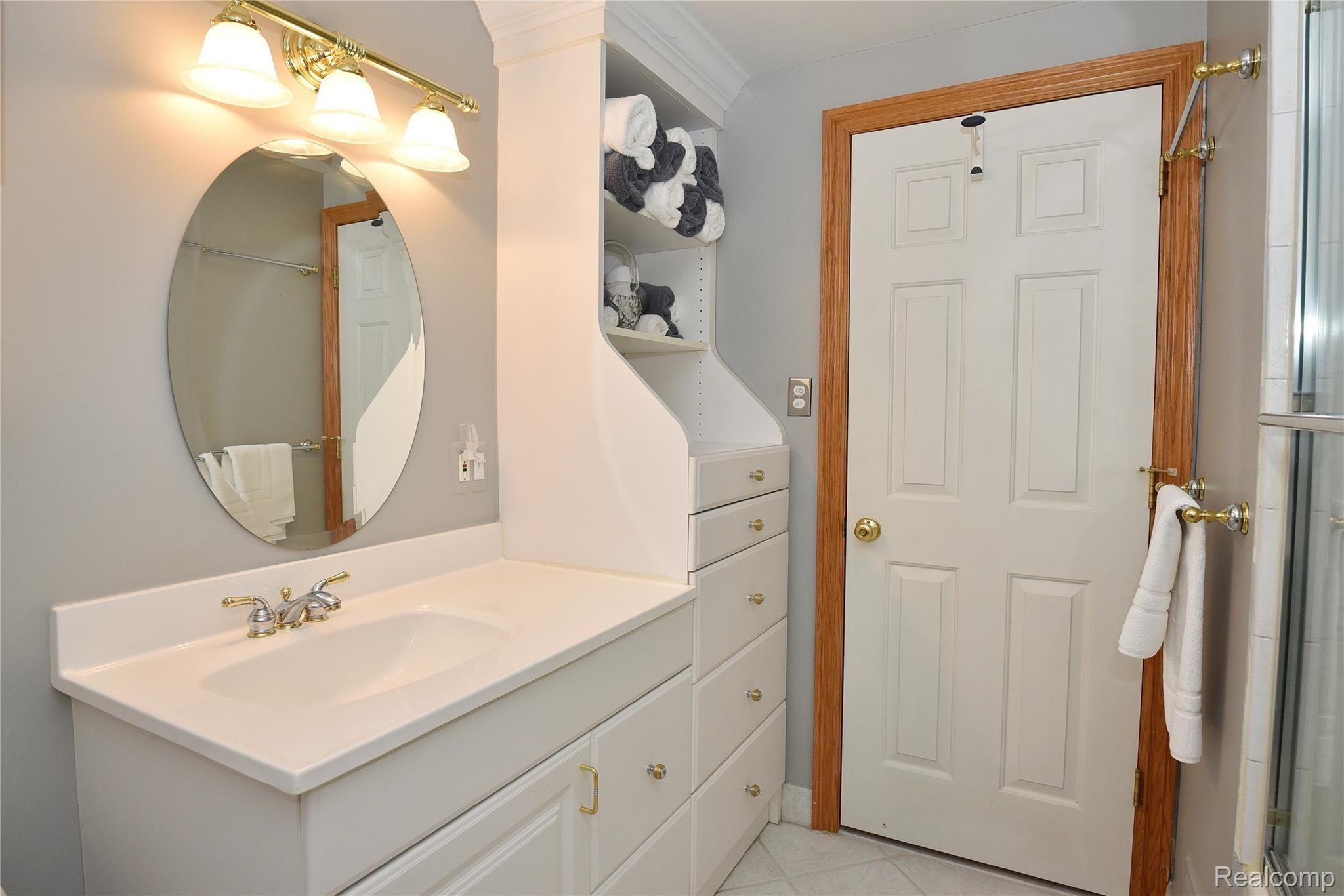 2962 Mohawk Lane Rochester, MI 48306 - Photo 24 of 28 Bathroom #2