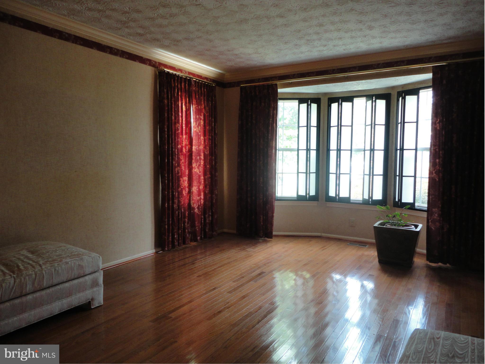 9717 Magledt Road Baltimore, MD 21234 - Photo 3 of 27 Living Room