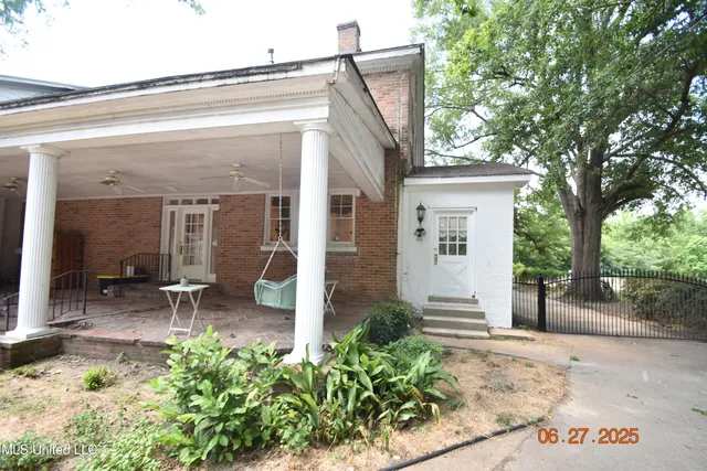 $299,000 | 1211 River Road, Greenwood, MS 38930