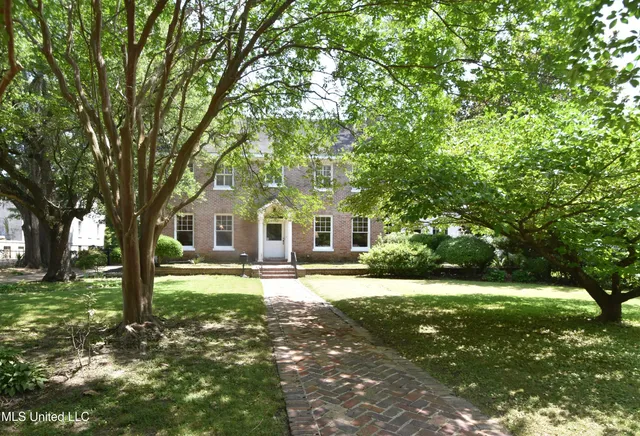 $299,000 | 1211 River Road, Greenwood, MS 38930