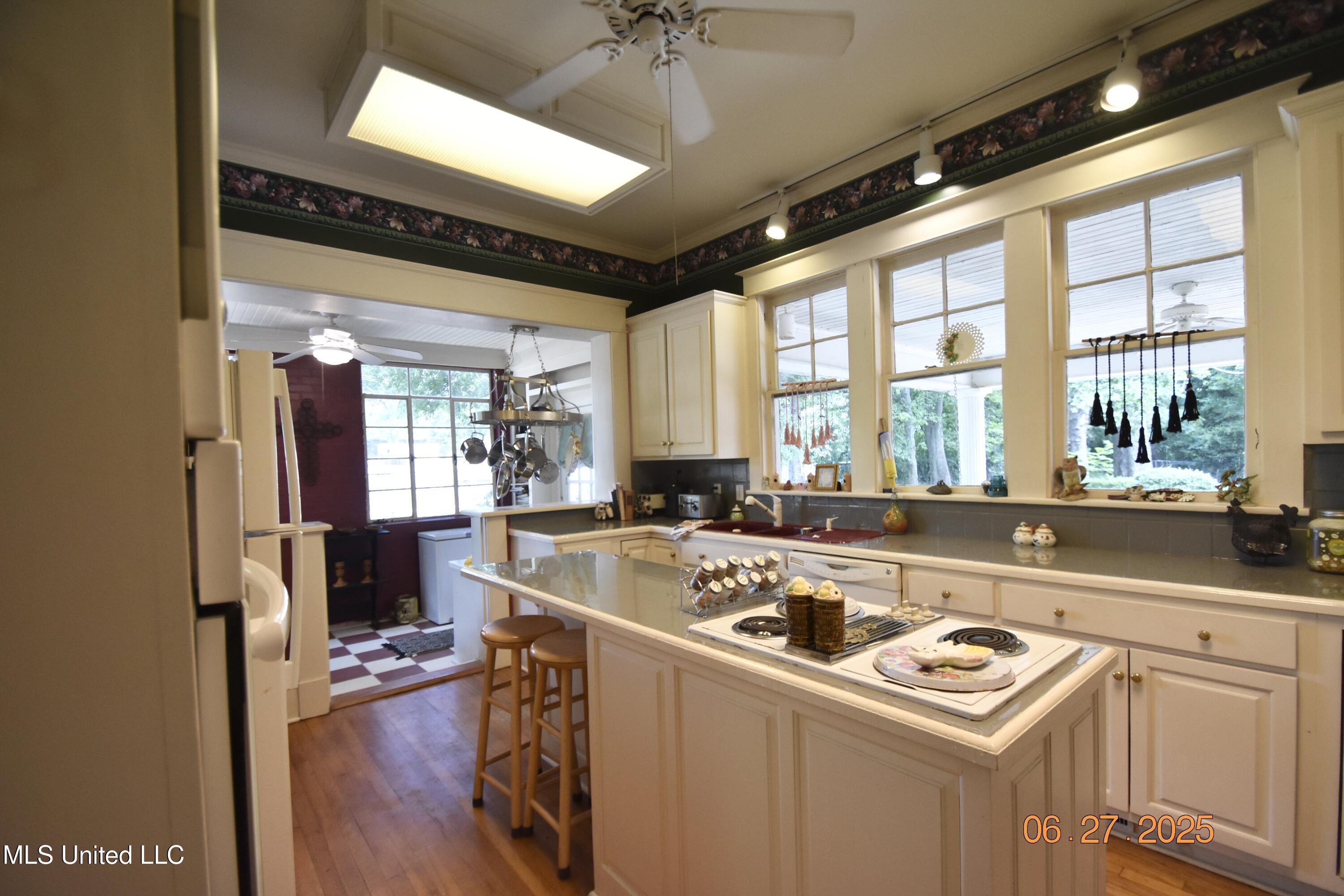 1211 River Road Greenwood, MS 38930 - Photo 7 of 28 DSC_1304