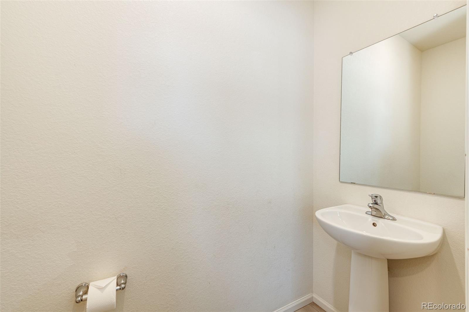323 Maple Street Bennett, CO 80102 - Photo 6 of 35 Gallery Image 6