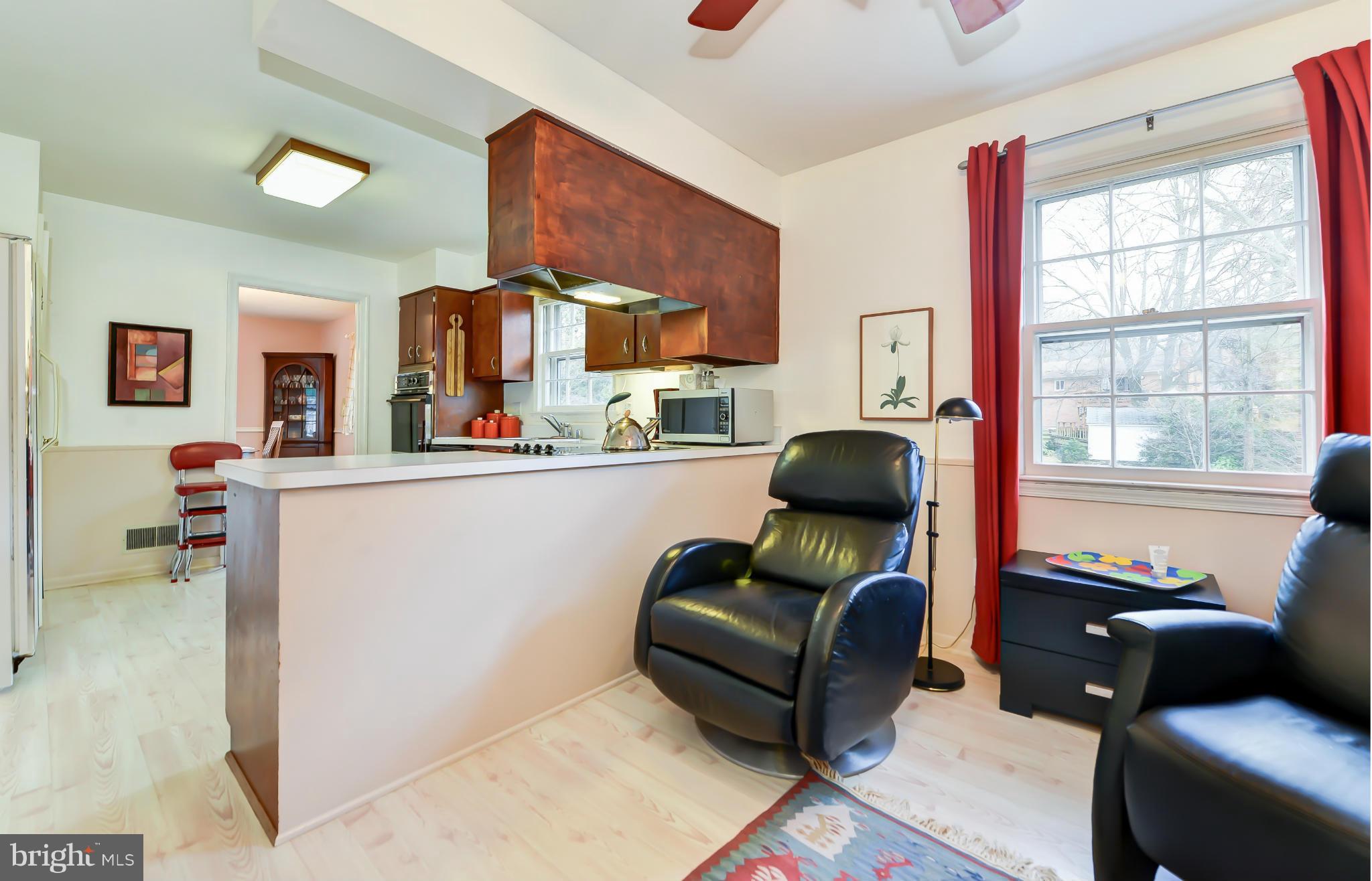 7607 Range Road Alexandria, VA 22306 - Photo 12 of 30 Kitchen/Breakfast/Sitting Area