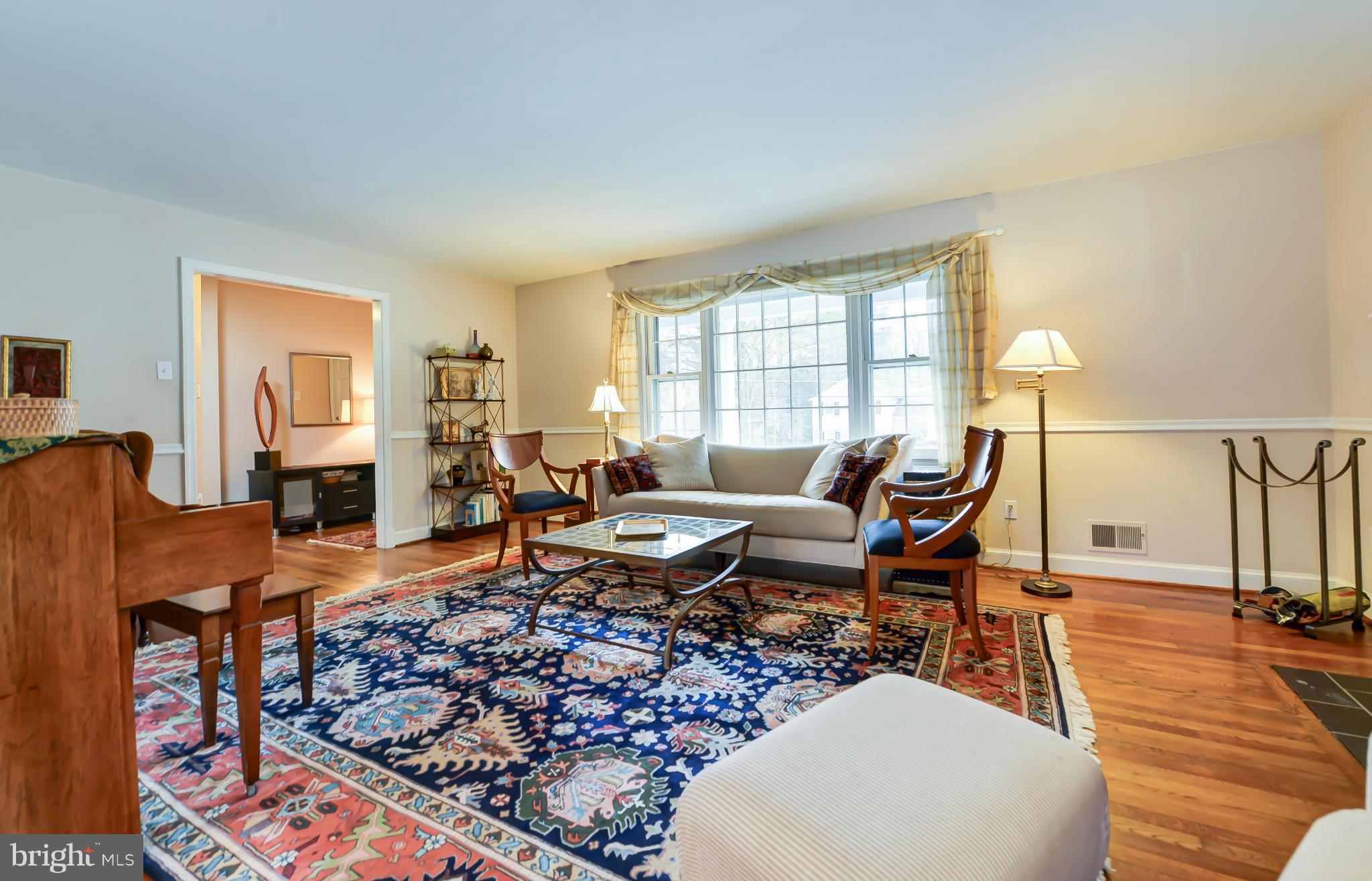7607 Range Road Alexandria, VA 22306 - Photo 5 of 30 Living Room