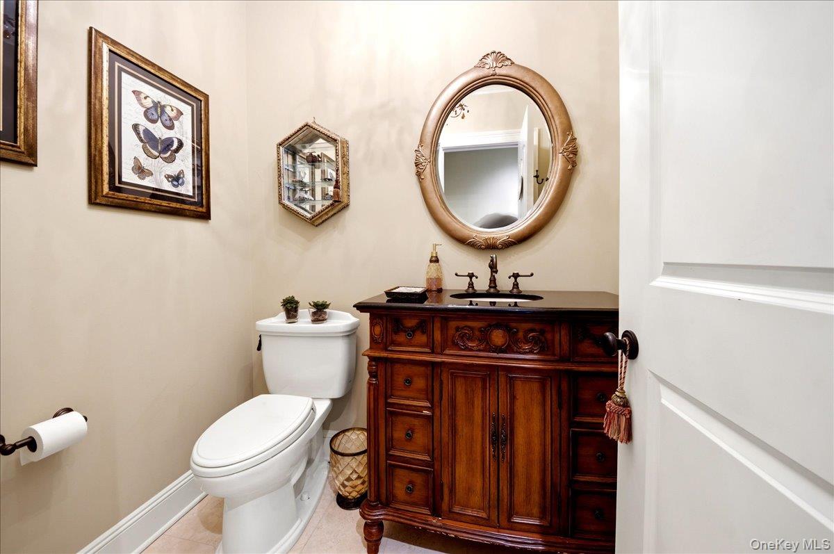 7 Ridgeview Circle Armonk, NY 10504 - Photo 17 of 50 a bathroom with a toilet a sink and a mirror