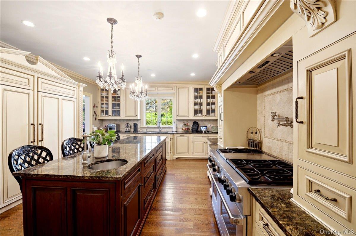 7 Ridgeview Circle Armonk, NY 10504 - Photo 6 of 50 a kitchen with a counter and a sink
