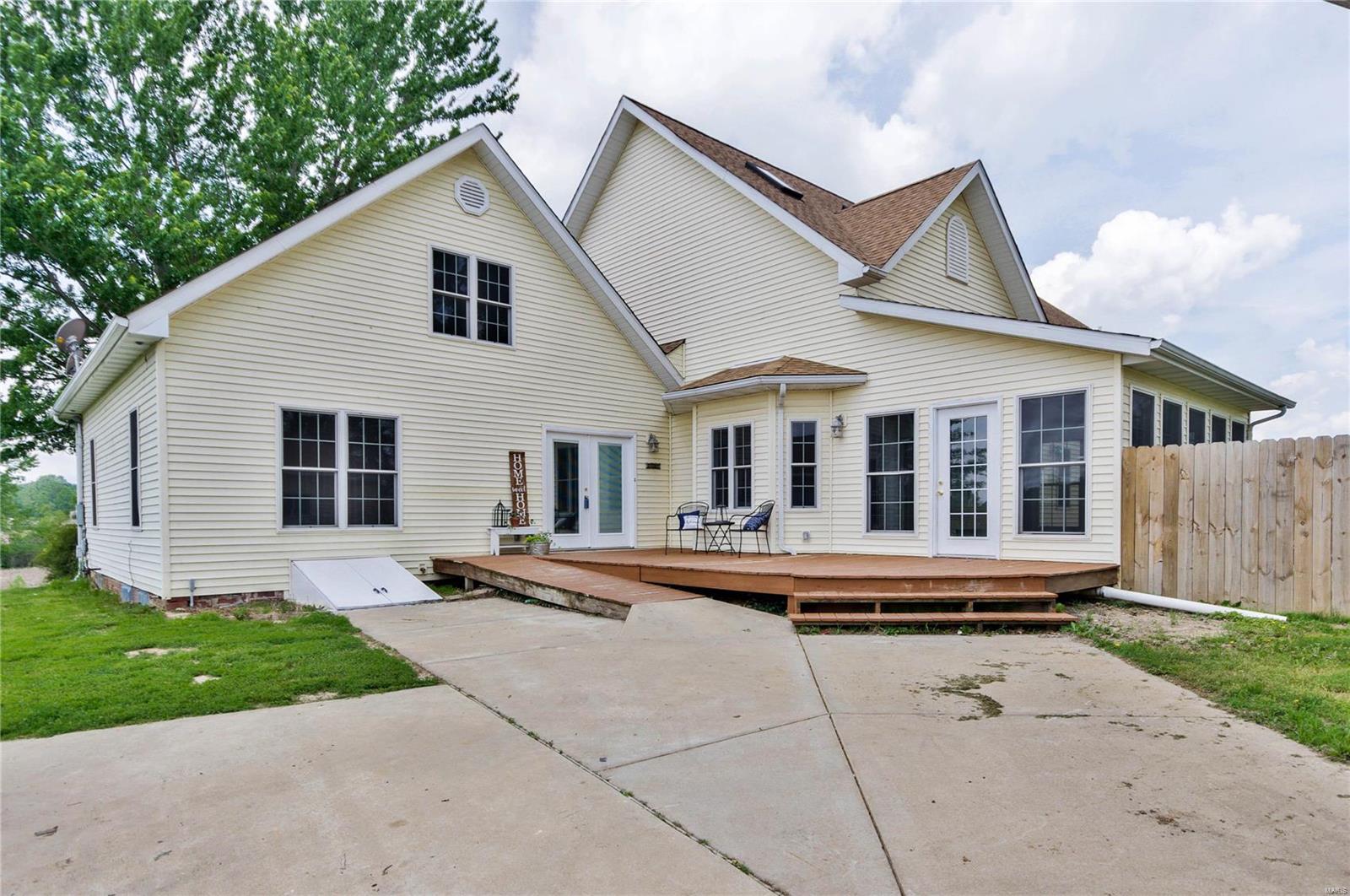 8919 Lageman Road Godfrey, IL 62035 - Photo 6 of 35