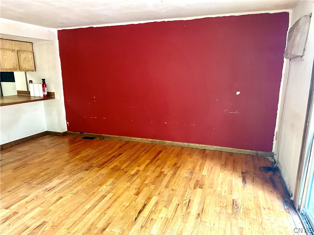 4164 Long Branch Road Liverpool, NY 13090 - Photo 9 of 39 Living Room