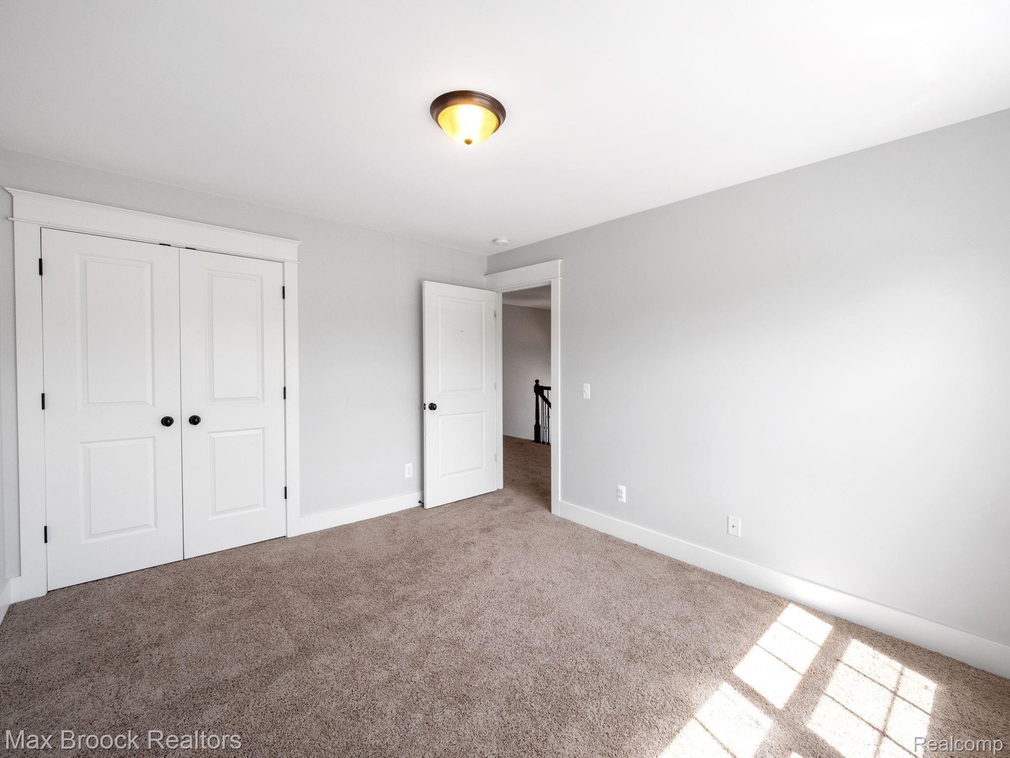 3605 Durham Road Royal Oak, MI 48073 - Photo 27 of 35 P1511943.jpg