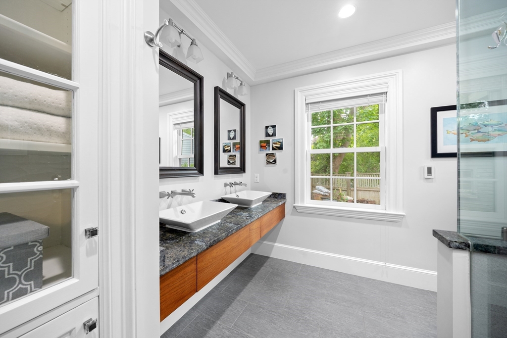 15 Hawthorne Road Hingham, MA 02043 - Photo 17 of 35 a bathroom with a tub sink and mirror