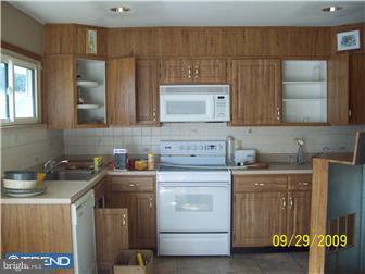 60 Incurve Road Levittown, PA 19057 - Photo 2 of 10 Kitchen
