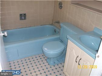 60 Incurve Road Levittown, PA 19057 - Photo 4 of 10 Bathroom