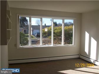 60 Incurve Road Levittown, PA 19057 - Photo 8 of 10 Living Room