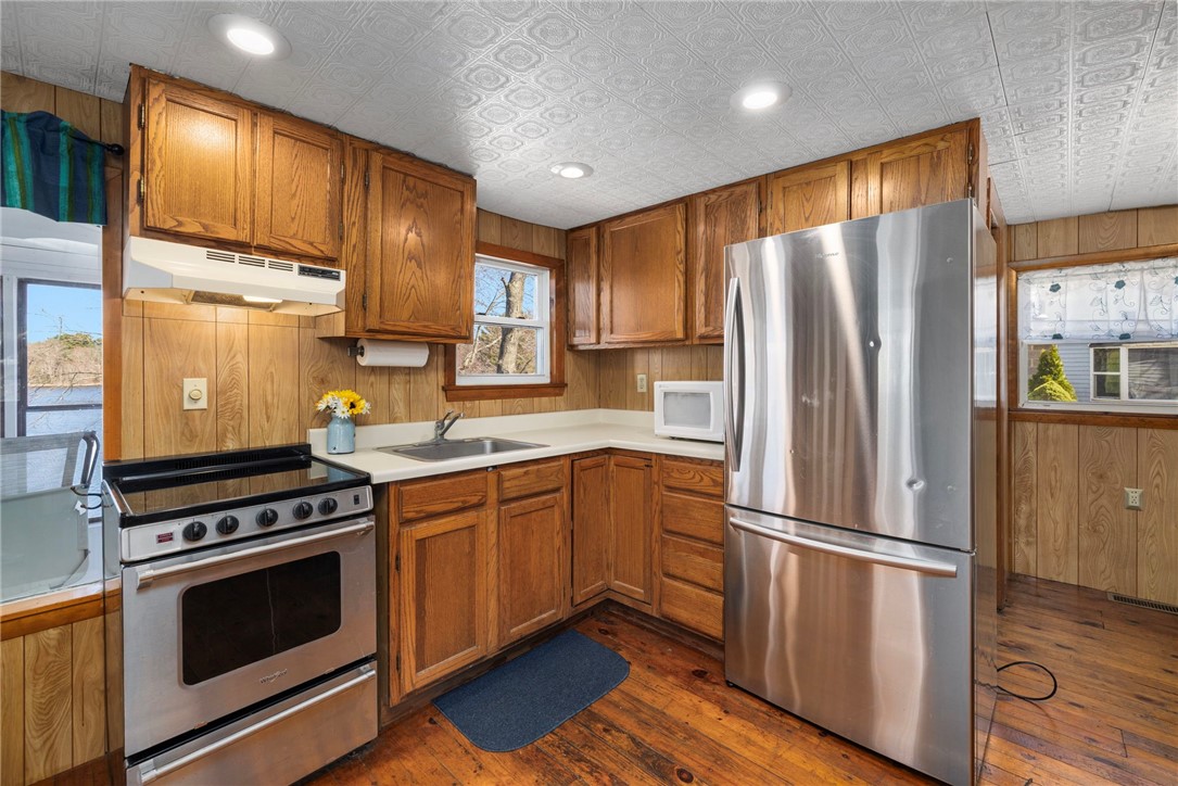 446 Lake Washington Drive Glocester, RI 02814 - Photo 7 of 34
