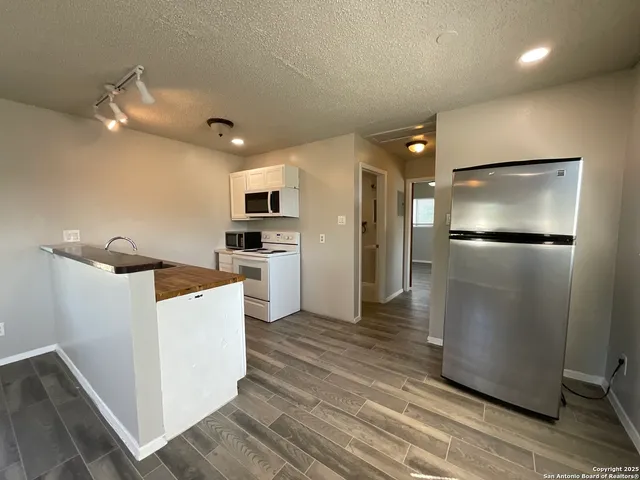 $625 | 2319 Observation Drive, Unit 3, San Antonio, TX 78227