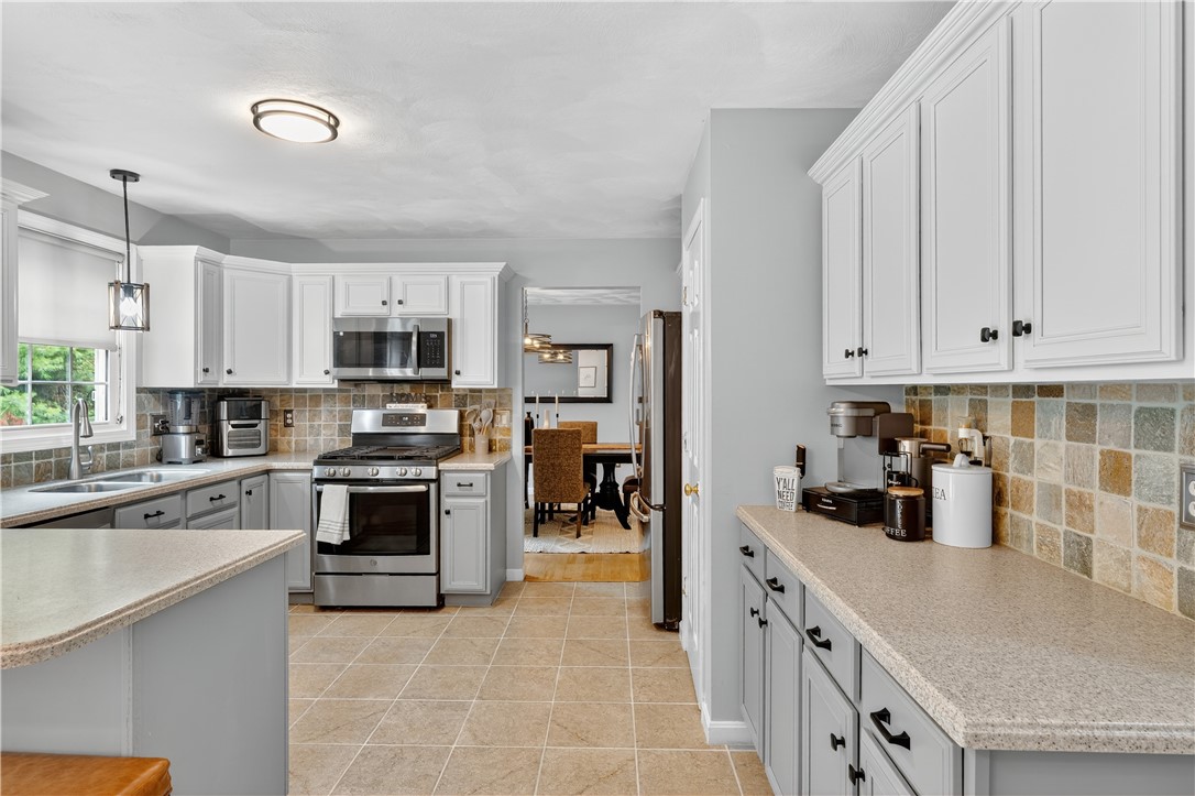 5 Pine Hollow Road West Warwick, RI 02893 - Photo 12 of 38 Eat in kitchen