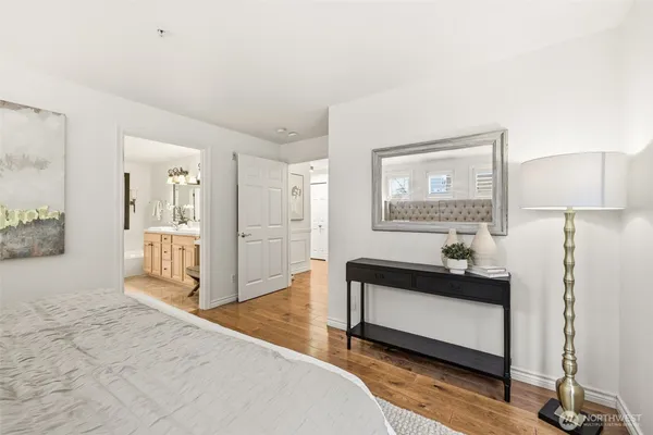 $905,000 | 1600 Alki Avenue Southwest, Unit 202, Seattle, WA 98116