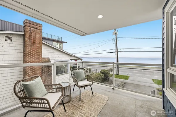 $905,000 | 1600 Alki Avenue Southwest, Unit 202, Seattle, WA 98116